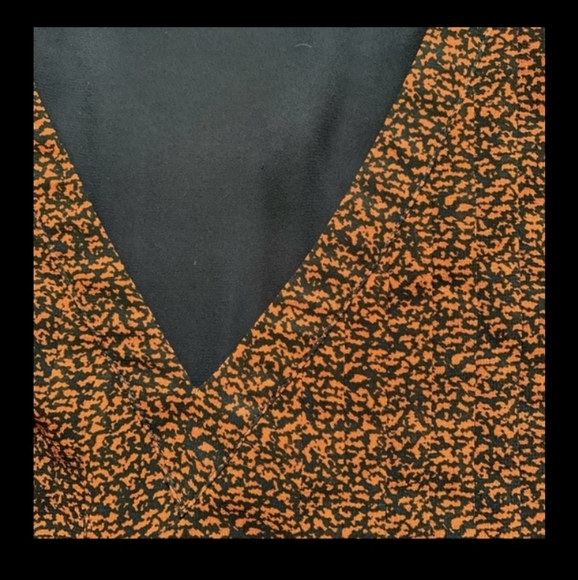 Size 1X DR2 V-Neck Rust Colored Blouse - Picture 5 of 10